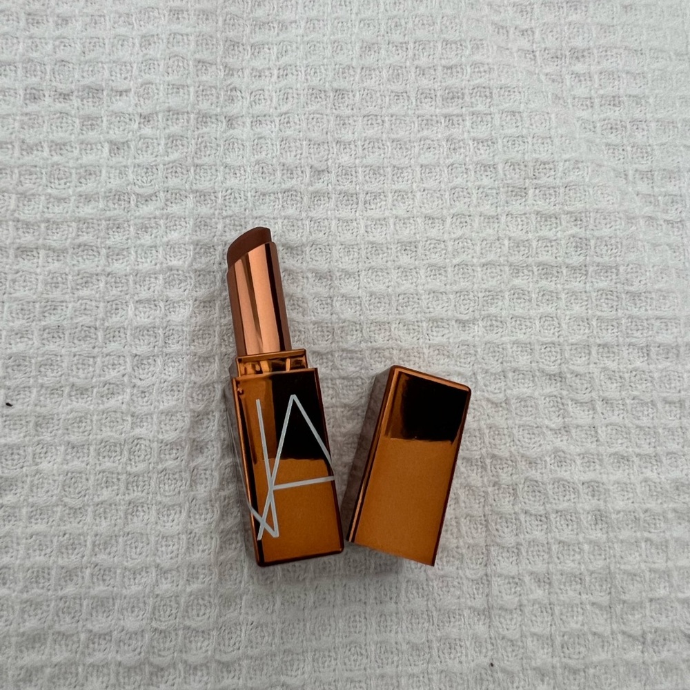 NARS Lipstick | Brown